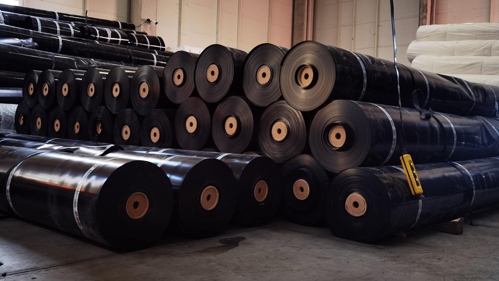 Bạt chống thấm HDPE kho 8m