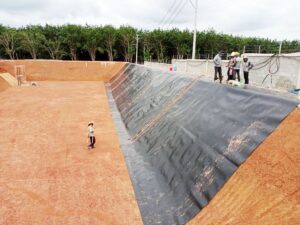Chuẩn bị địa hình để trải bạt HDPE